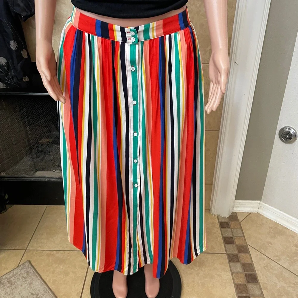 English‎ Factory Sz M rainbow striped maxi skirt, 100% Rayon, button front, boho